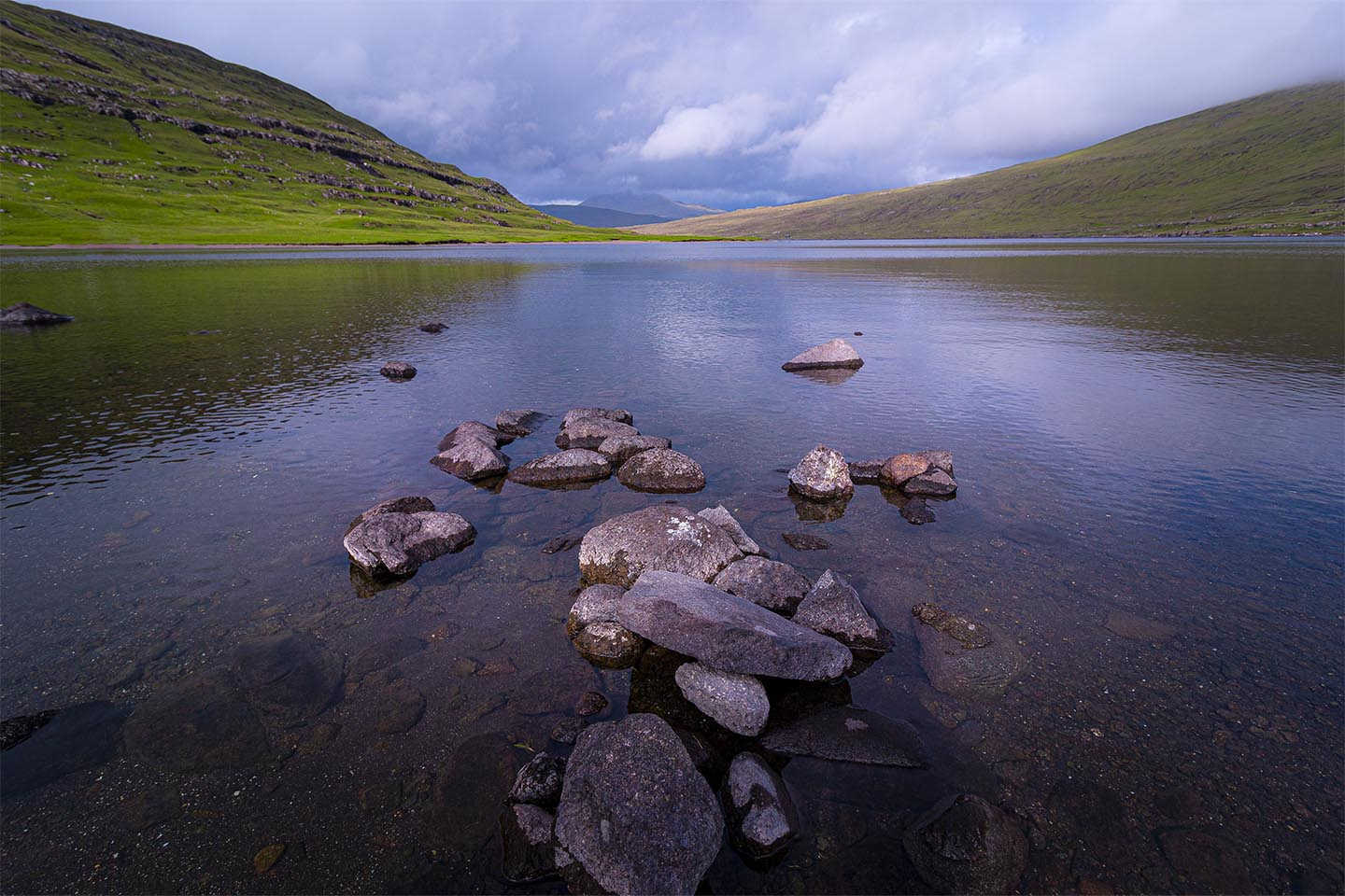 Lake By Sørvaì Gsvatn Af Rasmus Gundorff Sæderup