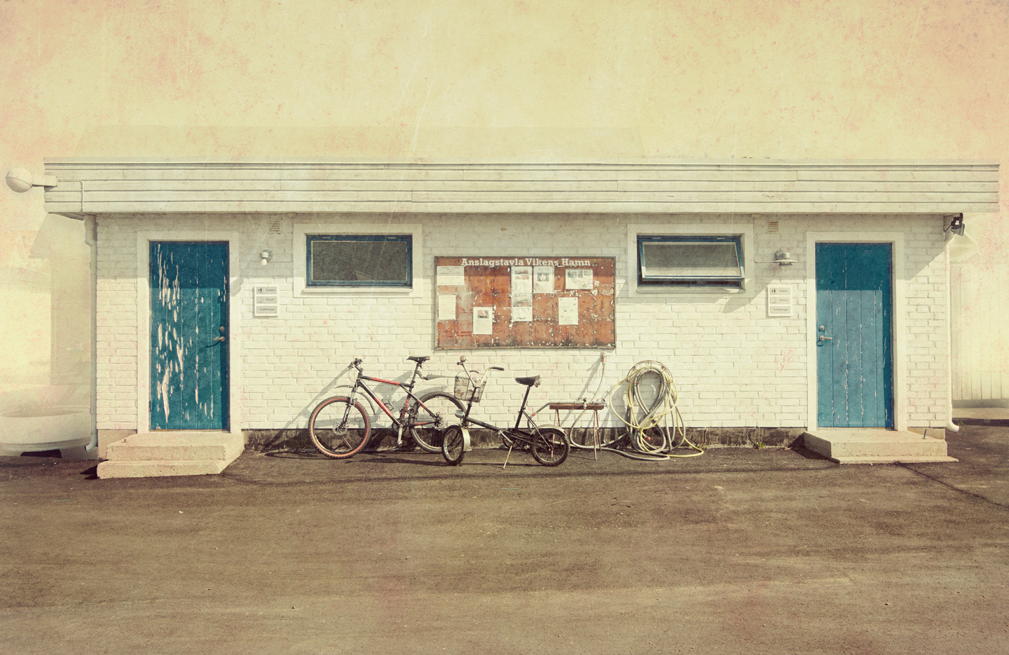 Blue Doors Af Gustavo Orensztajn